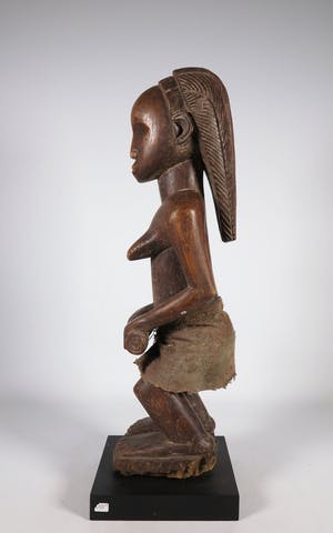 Tabwa - Hout, Gehurkt vrouwenfiguur kopen? Bied vanaf 1!