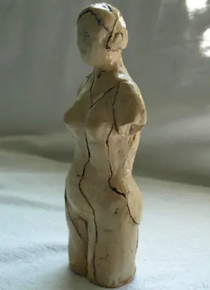 Niet of onleesbaar gesigneerd - Keramieken beeldje , Femme imparfaite – gesigneerd ‘T.S’ kopen? Bied vanaf 1!