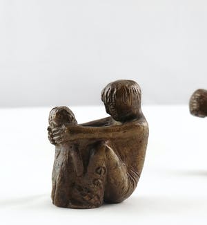 Brons (Onbekend) - Twee bronzen spelende kinderen kopen? Bied vanaf 1!