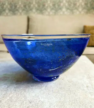 AcheterBertil Vallien - schaal Satellite blauw (1990) gesigneerd? Enchérissez de 110!