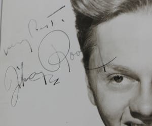 Niet of onleesbaar gesigneerd - Foto van Mickey Rooney incl. handtekening kopen? Bied vanaf 1!