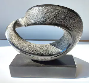 Karin van Ommeren - Abstracte compositie, hardstenen beeld (unica) kopen? Bied vanaf 895!