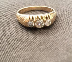 14K Goud - geelgouden antieke ring met drie briljant geslepen diamanten kopen? Bied vanaf 200!