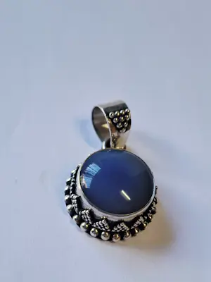 Nieuwe handgemaakte unieke bewerkte ronde zilveren hanger met Chalcedoon. kopen? Bied vanaf 75!