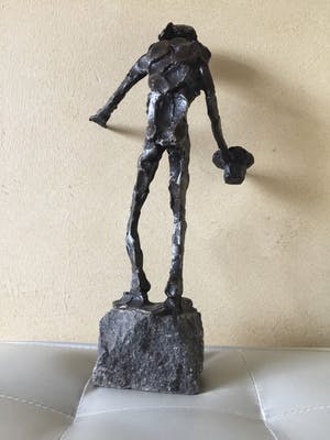 Jits Bakker - "Johan Buziau" - brons op natuurstenen sokkel kopen? Bied vanaf 495!