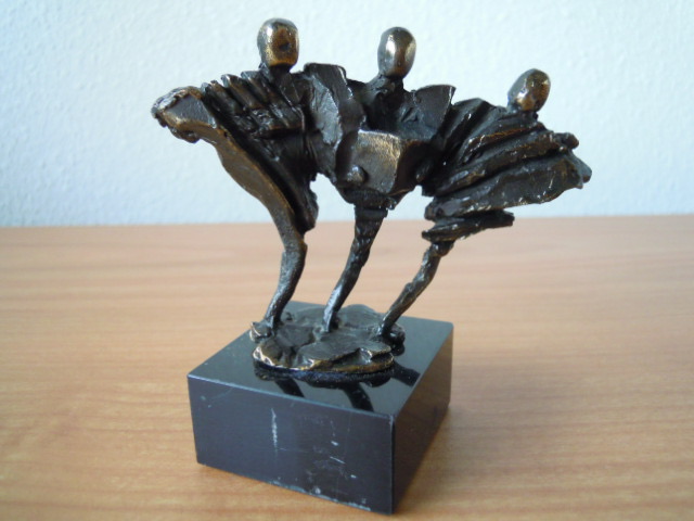 Corry Ammerlaan - Prachtig beeldje- " 3 VROLIJKE DAMES " kopen? Bied vanaf 25!