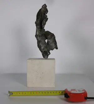 Gerard Engels - Brons, Vrouwfiguur op stenen sokkel + 3 boeken kopen? Bied vanaf 350!