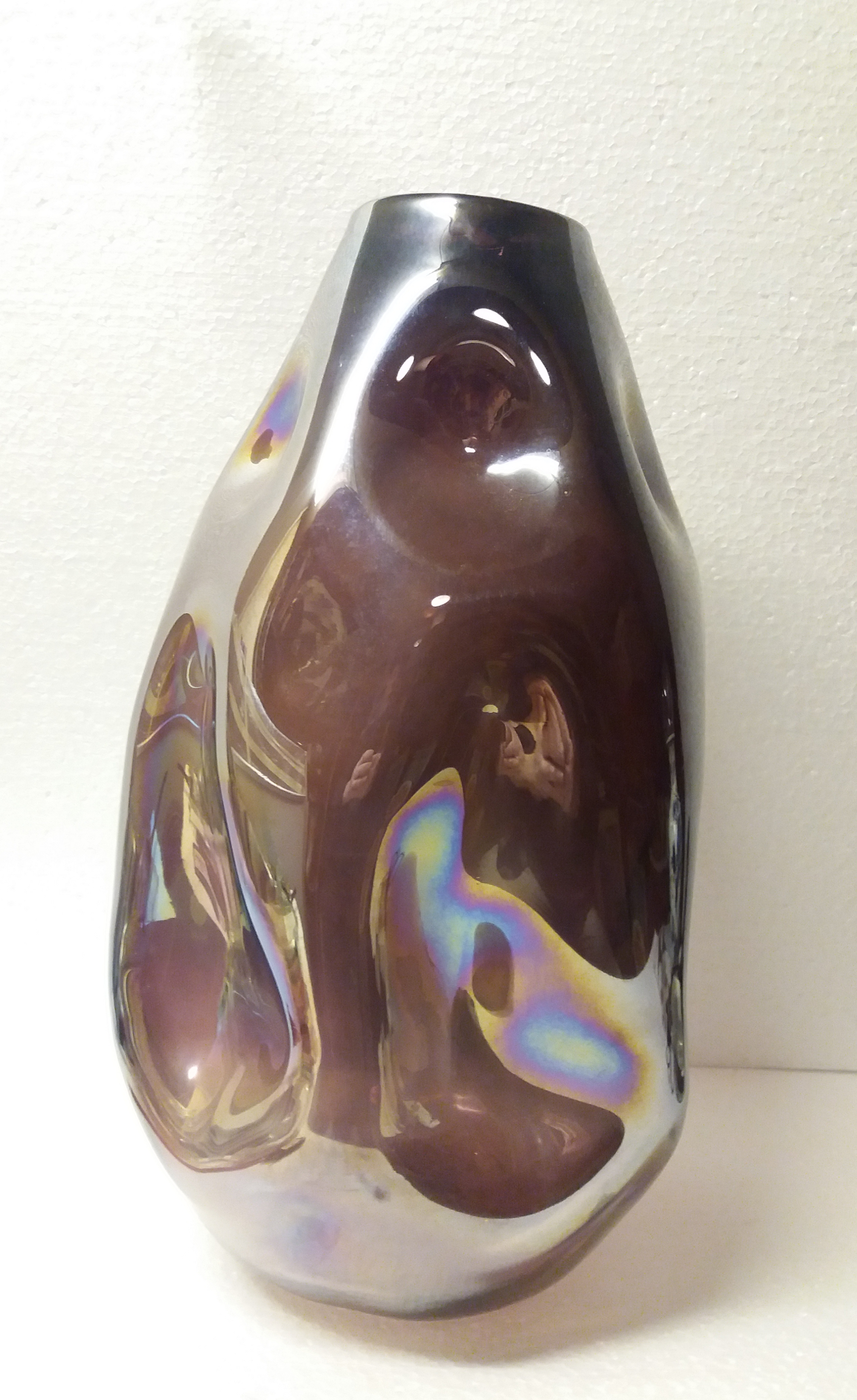 Niet of onleesbaar gesigneerd - Paarse gedeukte Glazen vaas met parelmoer kopen? Bied vanaf 1!