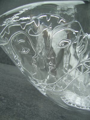 Kosta Boda - Ulrica Hydman Vallien - Glazen schaal "Open Minds" kopen? Bied vanaf 45!