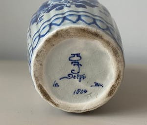 Porceleyne Fles - Delftsblauw platelen ribbelvaasje model 1804 kopen? Bied vanaf 1!
