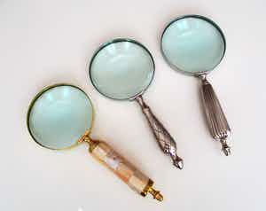 Drie klassieke vergrootglazen of loepen verkocht voor € 1!