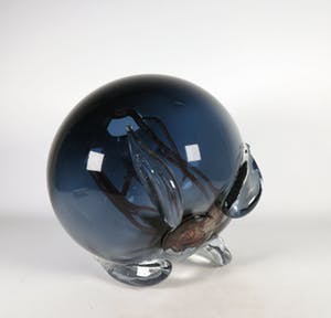 Bernard Heesen - Glas, Staalblauwen vaas met roodbruine glasslierten kopen? Bied vanaf 400!