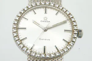 Vintage sixties Omega 18 Krt witgoud & diamant "buddy Holly" horloge - 40 brilj. kopen? Bied vanaf 1760!