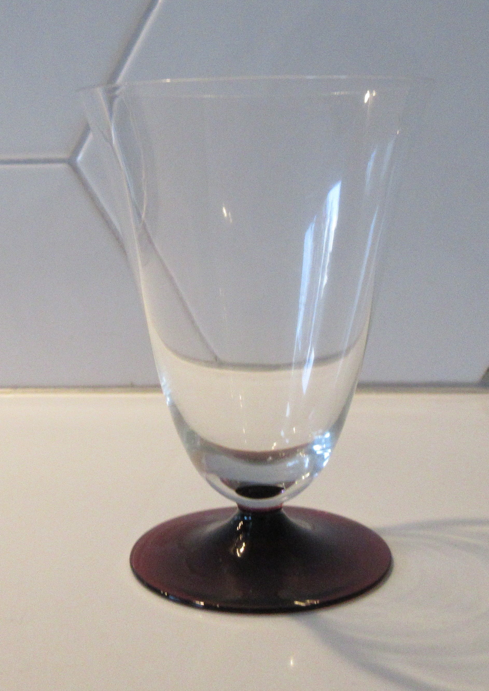 Willem Rozendaal - Acht bekers of kelken (klein model) servies Ajax met paarse voet kopen? Bied vanaf 25!