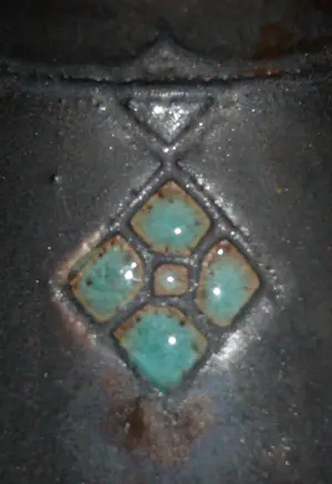 Klaas Mobach sr. - Unieke Collectie Medaillon aardewerk: 1x jardinaire - 3x oorkannen kopen? Bied vanaf 175!