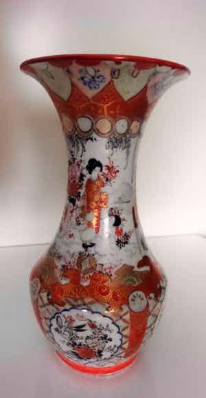 Niet of onleesbaar gesigneerd - Porselein Kutani vaas - Japan - 19e eeuw verkocht voor € 10!