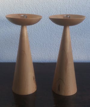 Niet of onleesbaar gesigneerd - TWEE DESIGN KAARSENDRAGERS kopen? Bied vanaf 1!