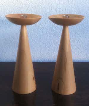 Niet of onleesbaar gesigneerd - TWEE DESIGN KAARSENDRAGERS verkocht voor € 1!