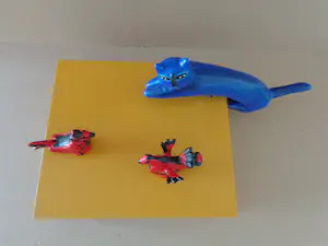 Corneille - WIJNSET / OBJECT / KISTJE MET KURKENTREKKER & 2 WIJNSTOPPEN / VERZAMELOBJECT kopen? Bied vanaf 1!