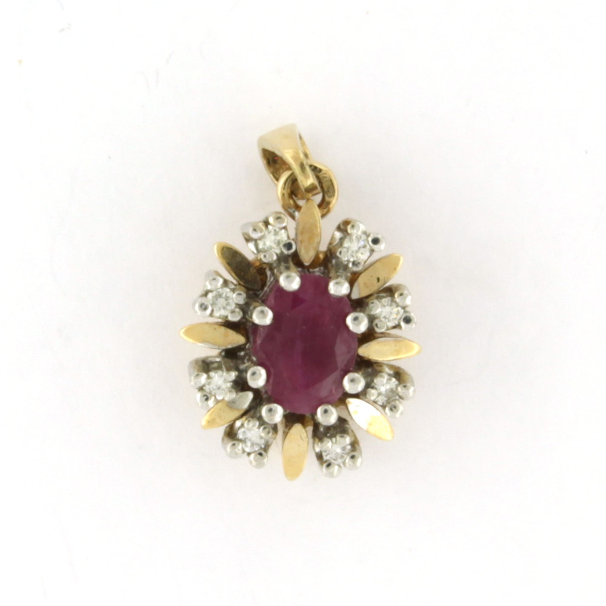 Buy 14k gouden hanger met robijn en diamant - 3.1 gr? Bid from 320!