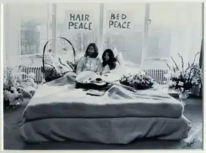 Nico Koster - Foto, John Lennon & Yoko Ono - Hilton Hotel tijdens de 'Bed-in for Peace' in '69 verkocht voor € 100!