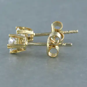 18k geel gouden solitair oorknoppen met briljant geslepen diamant tot. 0.22ct kopen? Bied vanaf 325!