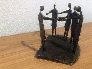 Corry Ammerlaan - Prachtig beeldje - WELKOM IN ONS MIDDEN " kopen? Bied vanaf 25!