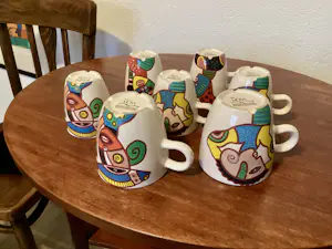 N.V. Porselein- en Tegelfabriek Mosa - Clemens Briels 5 x kleine mokken en 2 x grote mokken v Nikolai Carels kopen? Bied vanaf 20!