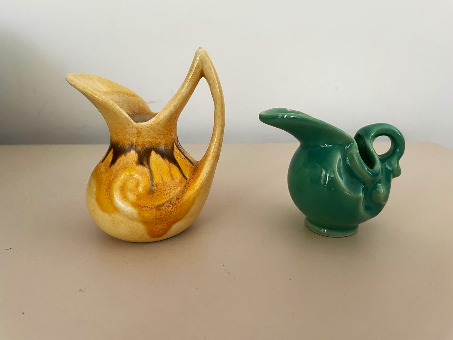 Niet of onleesbaar gesigneerd - Twee art deco platelen snavelkannetjes kopen? Bied vanaf 1!