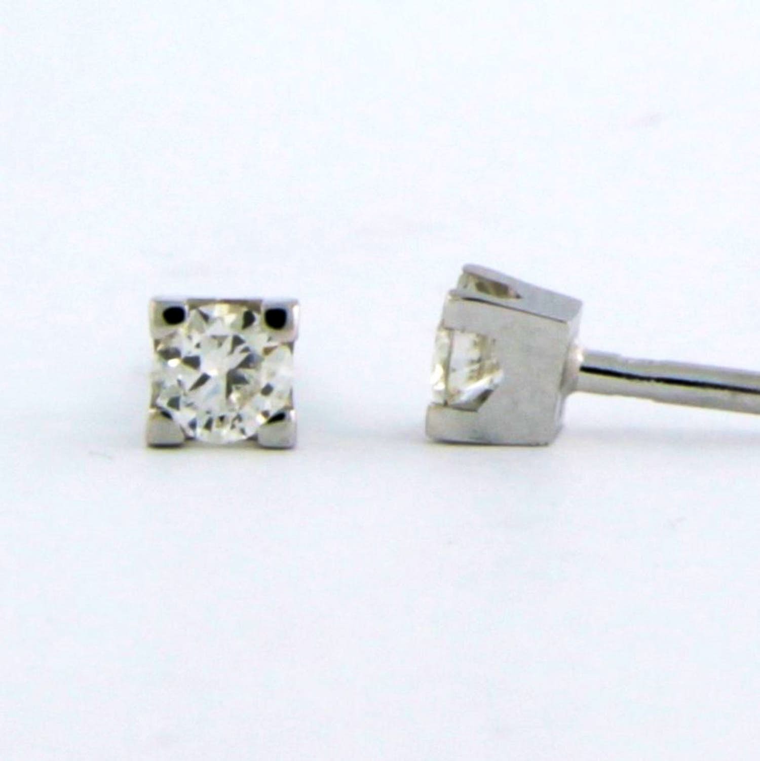 18k gouden solitair oorknoppen bezet met briljant geslepen diamant tot. 0,12ct kopen? Bied vanaf 210!