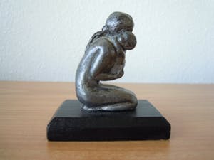 Niet of onleesbaar gesigneerd - Prachtig beeldje moeder met baby. kopen? Bied vanaf 10!