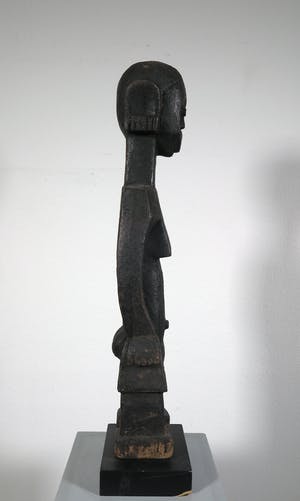 Keaka - Hout, Staand vrouwenfiguur kopen? Bied vanaf 1!