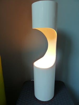 Niet of onleesbaar gesigneerd - Design tafellamp (naar ontwerp vintage jaren ‘70) kopen? Bied vanaf 1!