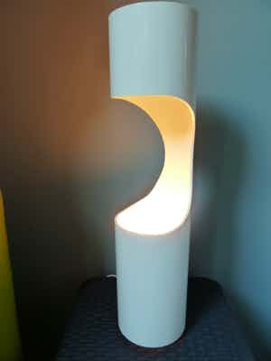 Niet of onleesbaar gesigneerd - Design tafellamp (naar ontwerp vintage jaren ‘70) verkocht voor € 1!