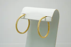 6 - Elegant paar (zo goed als nieuwe) geel-gouden & geruwde 18 Krt oorclips kopen? Bied vanaf 80!