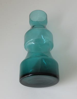 Niet of onleesbaar gesigneerd - Zeegroene sixties glazen vaas kopen? Bied vanaf 10!