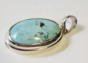 Nieuwe grote ovale hoogglans zilveren hanger, ingelegd met groene turkoois kopen? Bied vanaf 75!