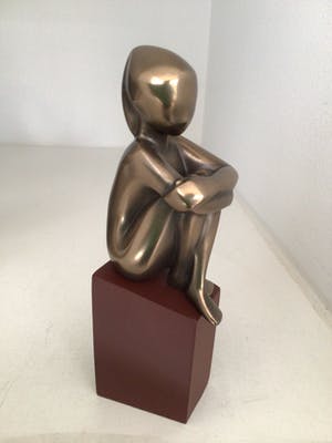 Janneke Ros - Beeld “ IN GEDACHTEN “. Gesigneerd kopen? Bied vanaf 65!