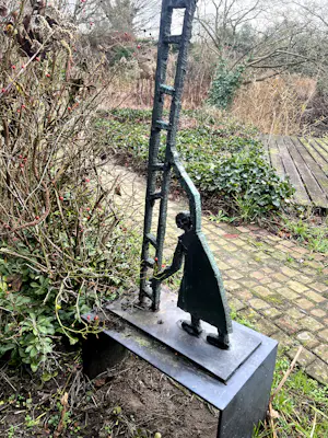 Albrecht Genin - aantrekkelijk beeld van vrouw met ladder kopen? Bied vanaf 1000!