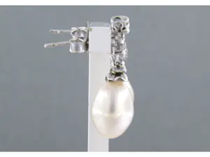 18k wit gouden oorhangers met parel en briljant geslepen diamanten tot 0,14ct kopen? Bied vanaf 245!