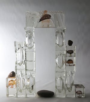 Isabelle Monod - Bijzonder glazen assemblage, Entrée du palais kopen? Bied vanaf 750!