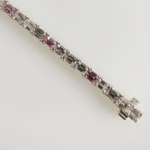 AcheterRoze saffieren armband? Enchérissez de 3085!