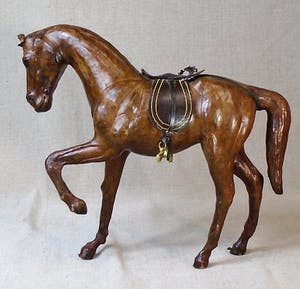 Curiosa - Vijf decoratieve paardjes, echt leder, metaal en composiet kopen? Bied vanaf 1!