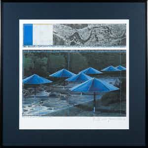 Christo - Handgesigneerd exemplaar The Umbrellas met stukje stof - Ingelijst verkocht voor € 1!