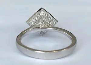 Witgouden 18 kt ring met topaas en diamanten kopen? Bied vanaf 750!