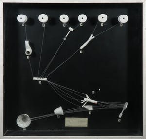 Jos Verbeek - Assemblage, Het principe van een radio - Ingelijst kopen? Bied vanaf 100!