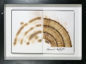 Bernard Aubertin - Verbrande lucifers op opengeslagen boek, Il fuoco e il Rosso - Ingelijst kopen? Bied vanaf 350!