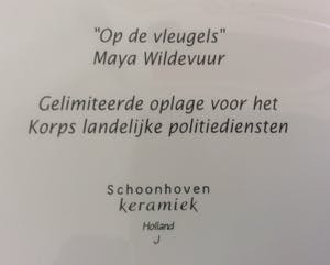 Maya Wildevuur - GROOT BORD “OP DE VLEUGELS” kopen? Bied vanaf 15!