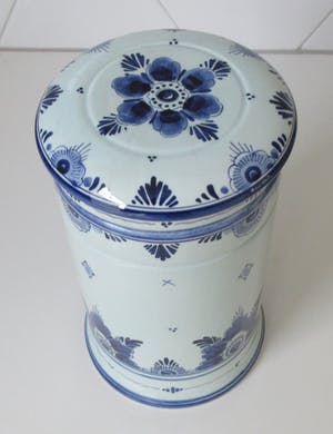 Plateelfabriek Schoonhoven N.V. - Delftsblauwe Hooimeijer Beschuitbus + theebusje Zenith Gouda kopen? Bied vanaf 30!