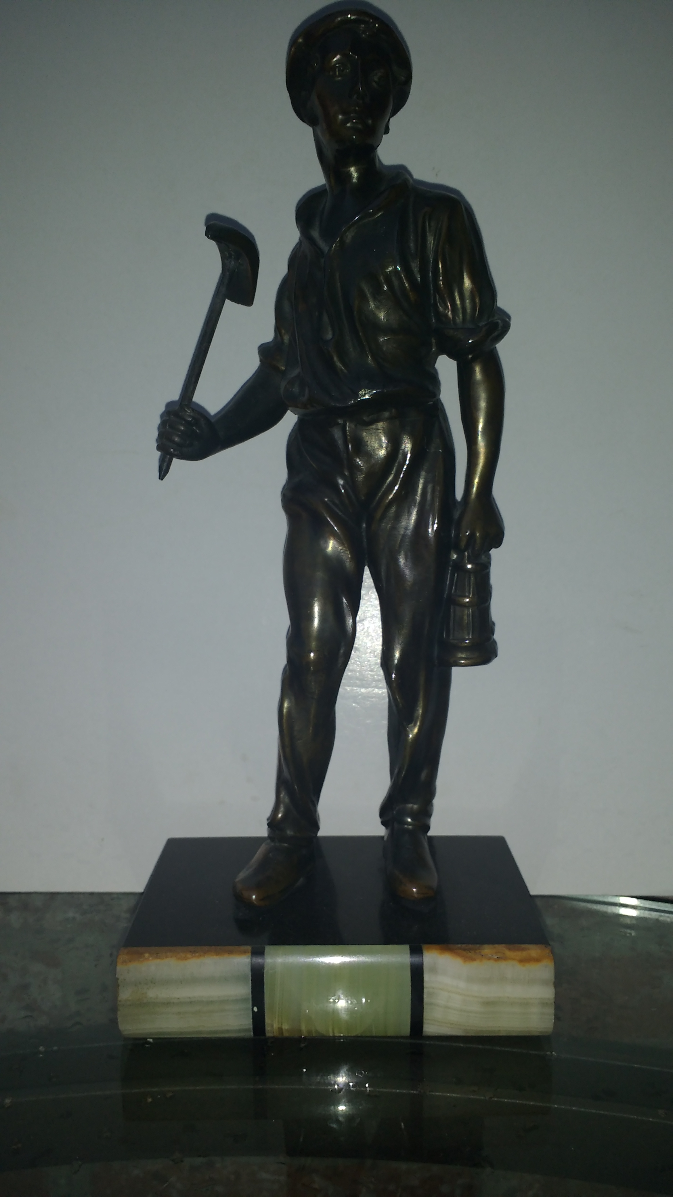 Niet of onleesbaar gesigneerd - Mijnwerker met pikhouweel kopen? Bied vanaf 1!